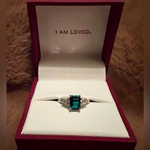 ✨BRAND NEW✨ Helzberg Diamonds Emerald Ring Size 7.5